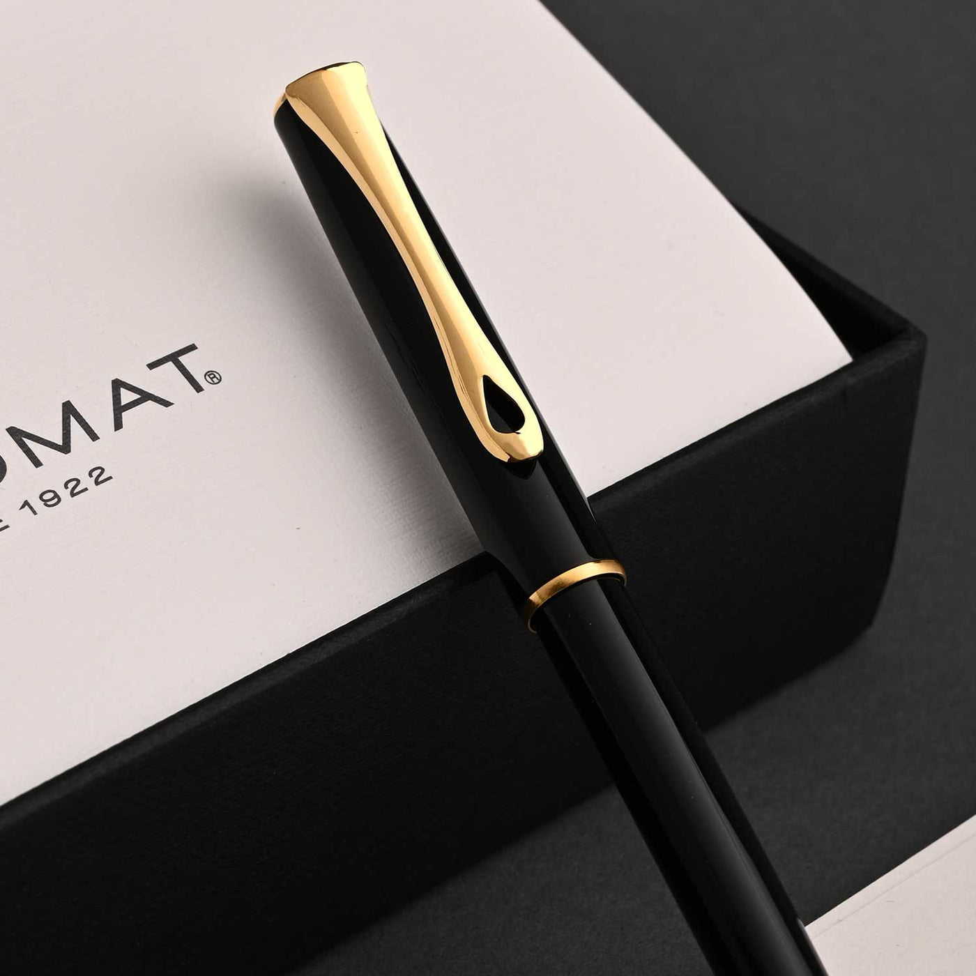 Diplomat Traveller Ball Pen - Black Lacquer GT 7