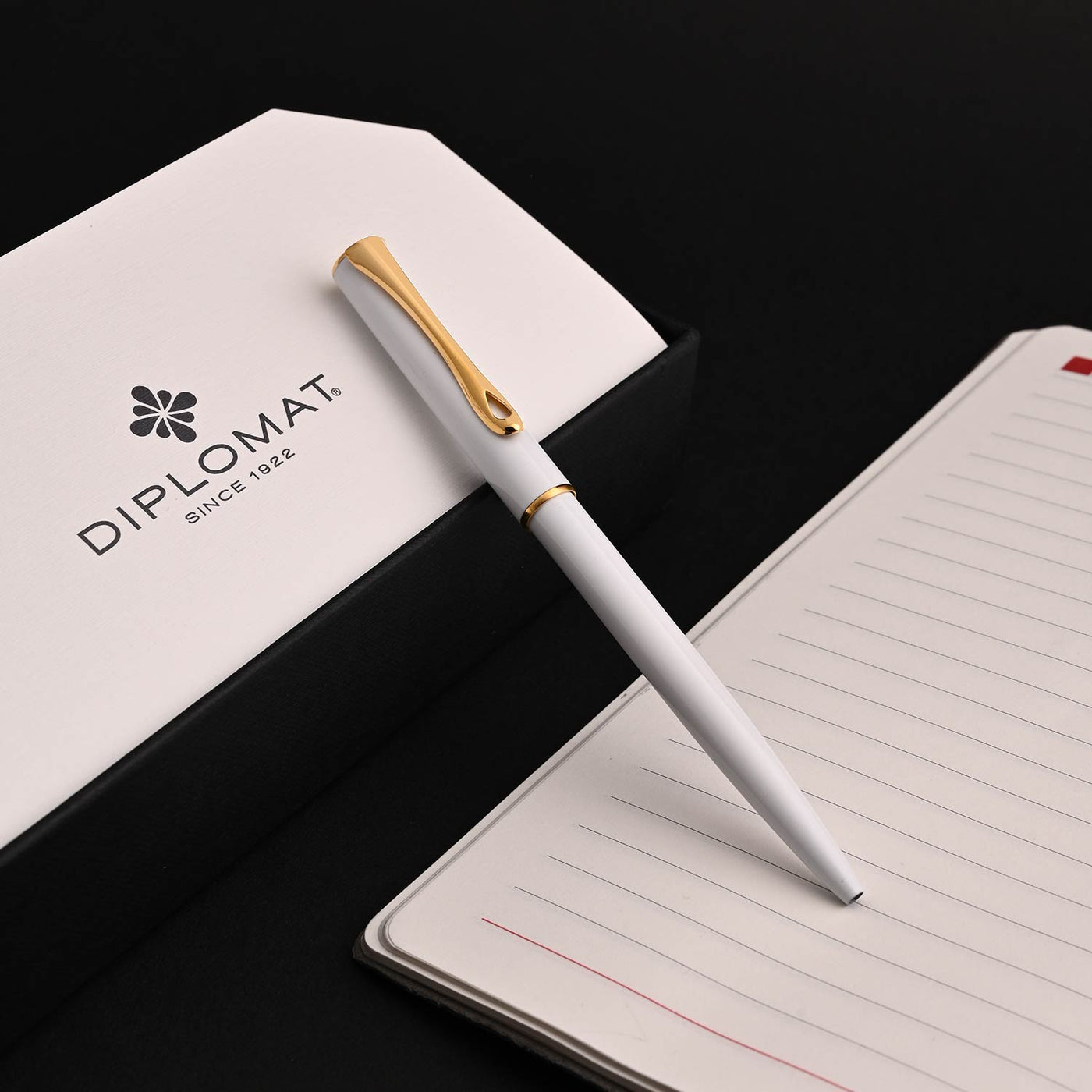 Diplomat Traveller Ball Pen Snow White GT 7