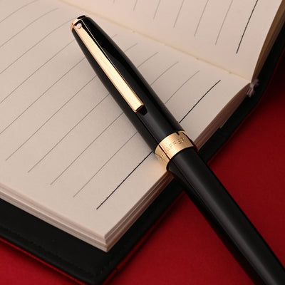 Sheaffer Sagaris Fountain Pen - Glossy Black GT 13