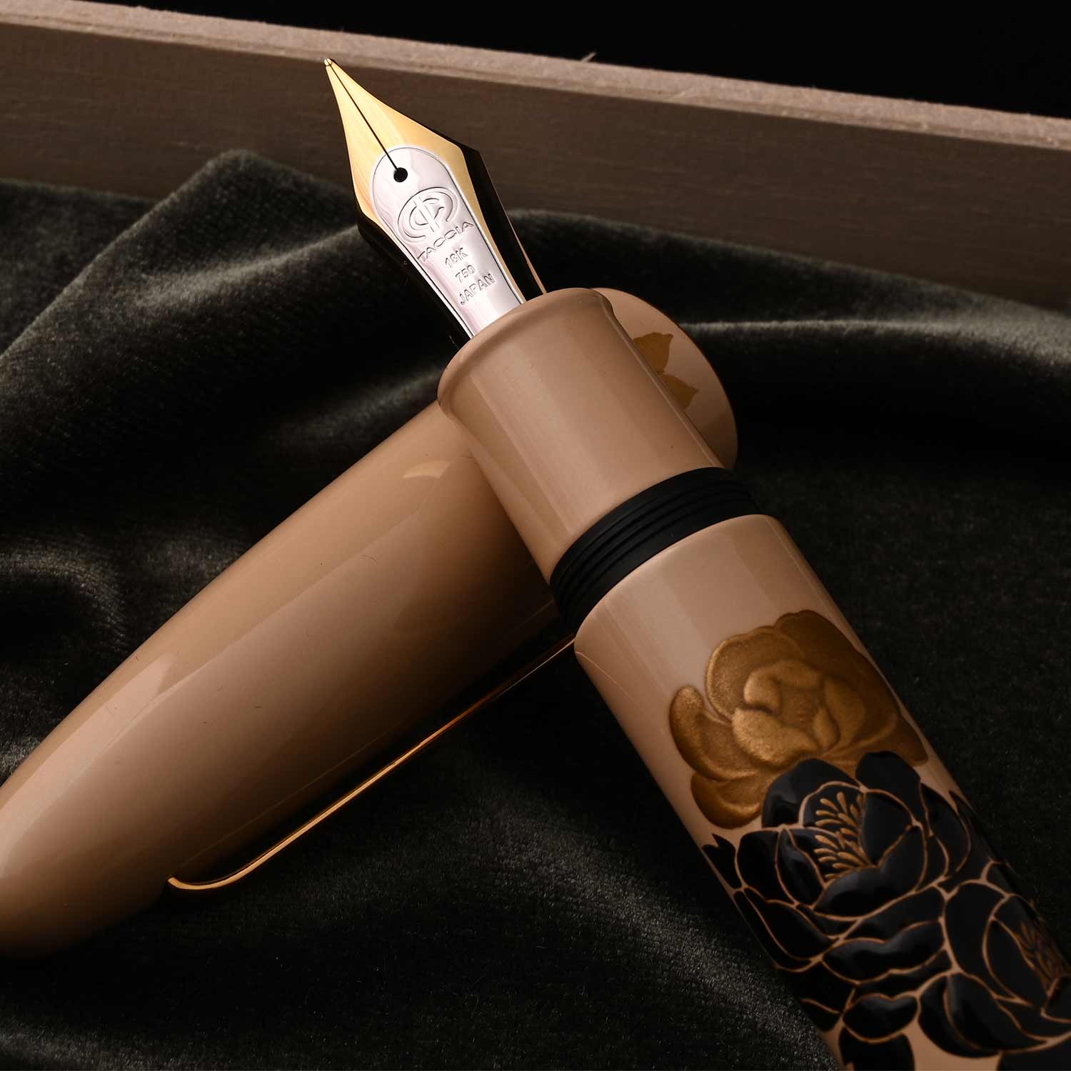 Shadow Ink Pen Taccia Maki-e Shadow Fountain Pen - Peony & Butterfly (Limited Edition ...